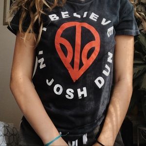 I believe in Josh Dun tee 👽
